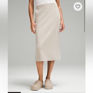 NWT Lululemon Athletica Softstreme Bone Pencil Skirt